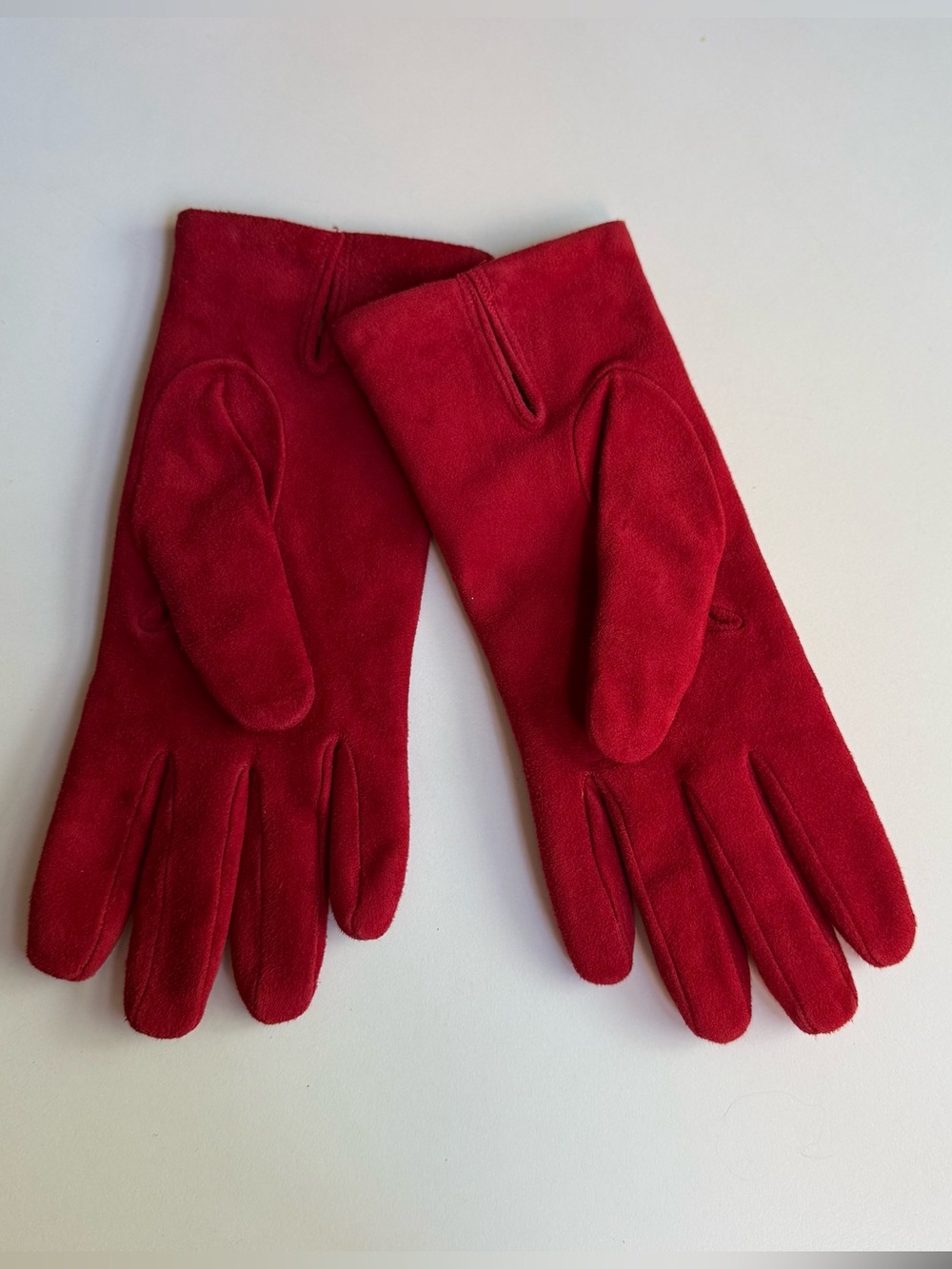 Saks Fifth Avenue Made in Italy 100%  Leather Cashmere Lined Red Gloves 7 1/2